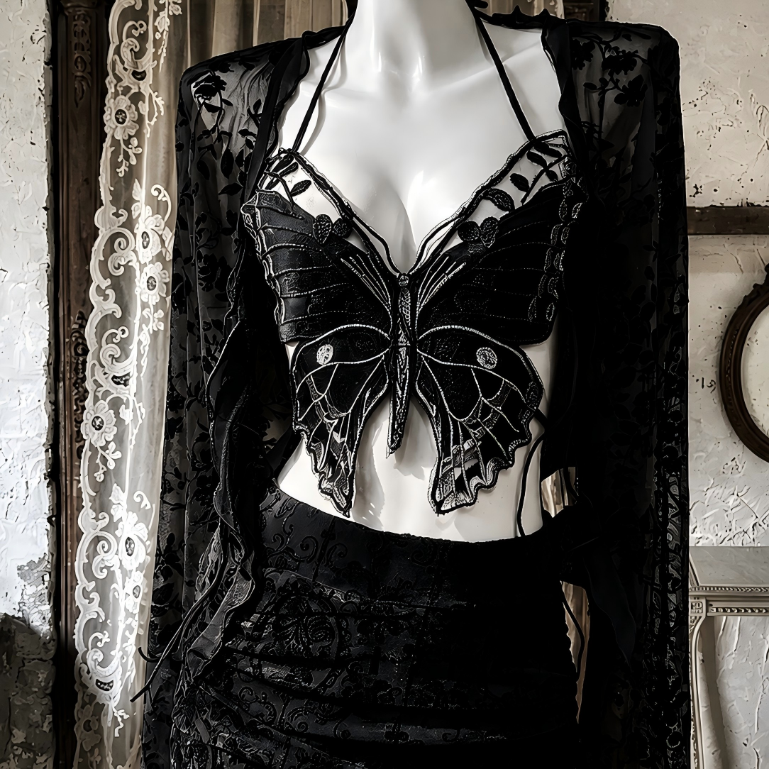 The Art of Dark Romance: How Lace, Corsetry & Dramatic Details Define Modern Gothic Fashion